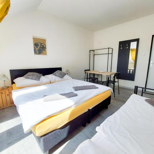 Beautiful attic room R3, Prag (Foto 10)