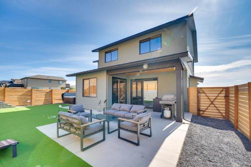 Hot Tub and Water Views Vantage Family Retreat