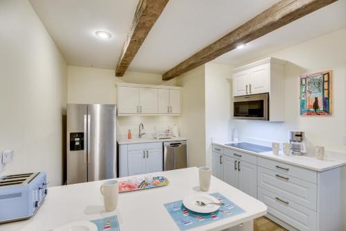 French Château Near Beaches, Mystic and Casinos! (French Chateau Near Beaches, Mystic and Casinos!) in North Stonington