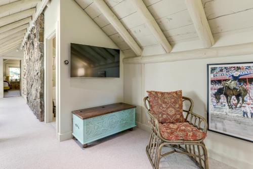Snowmass Home with Hot Tub Fireplace and Mtn Views! - image 8