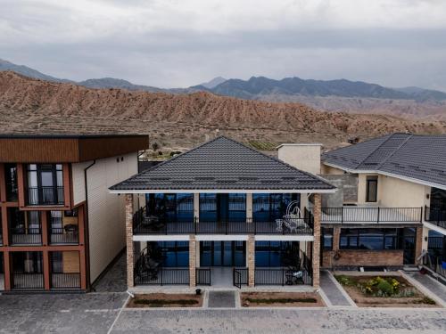 Dış Görünüm, Rai-Mery in Kaji-Say