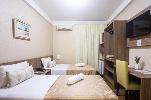 Standard Double Room image 3