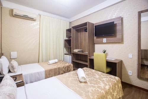 Standard Double Room image 4