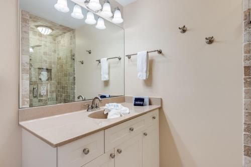 102D - 2BR / 2 Bath at Seaspray Condos on Okaloosa Island Fort Walton Beach Fl - image 5