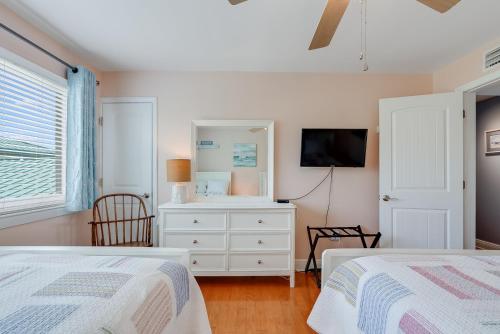 102D - 2BR / 2 Bath at Seaspray Condos on Okaloosa Island Fort Walton Beach Fl - image 2