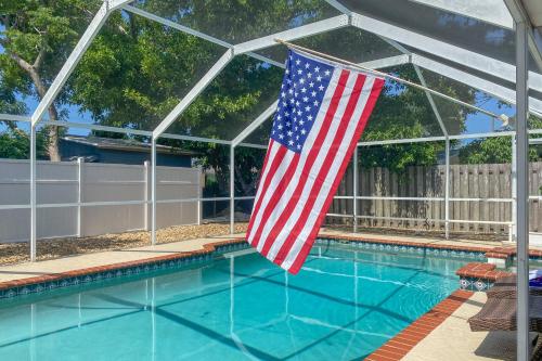 Nokomis Abode with Private Pool 1 Mi to Beach! in Nokomis, Vereinigte Staaten von Amerika