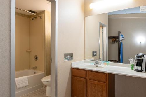 White River Inn & Suites - image 9