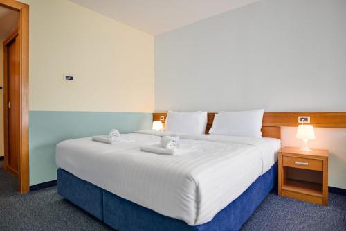 Economy Double Room image 3
