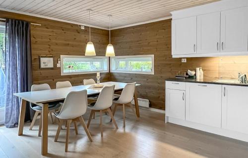 virtuve, 4 Bedroom Gorgeous Home In Edland in Vagsli