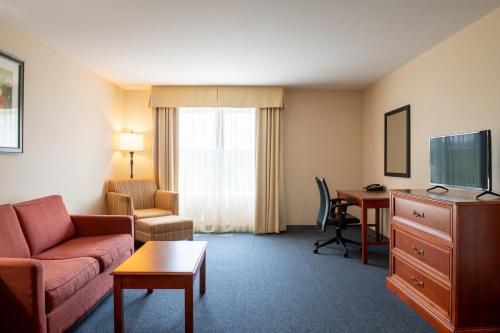 White River Inn & Suites - image 12