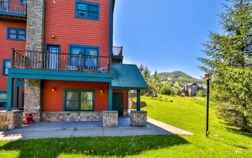Trailside Escape 2BR Views Fireplace & Balcony - image 11