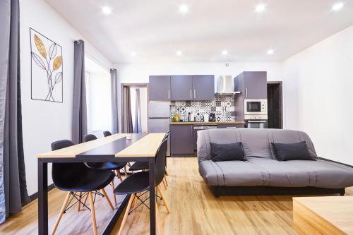 virtuvė, TH 101 Appartement F3 spacieux 1 à 5 pers 1er étage (TH 101 Appartement F3 spacieux 1 a 5 pers 1er etage) in Thanas