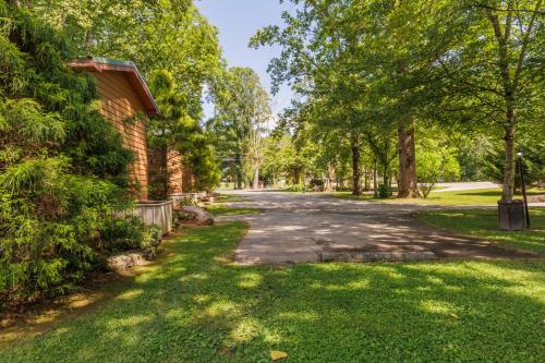 Qualla Cabins and Motel Cherokee near Casino - 숙소 외관