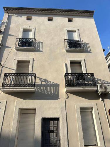 Suite GOLD by L Amaryllis I Jacuzzi & Sauna privé I Centre Béziers Arrivée autonome