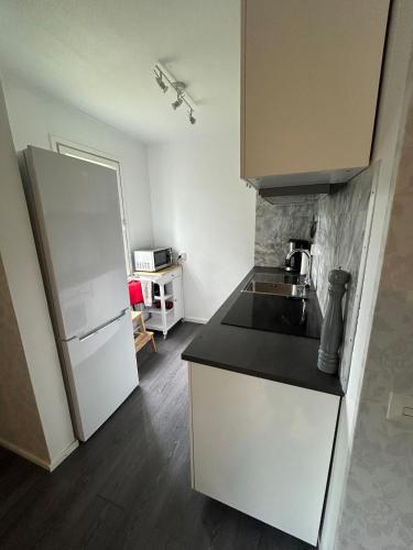 ห้องครัว, Klintvägen 18 apartment 10 (Klintvagen 18 apartment 10) in มาเรียฮาม