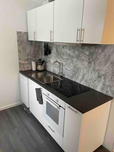 ห้องครัว, Klintvägen 18 apartment 10 (Klintvagen 18 apartment 10) in มาเรียฮาม