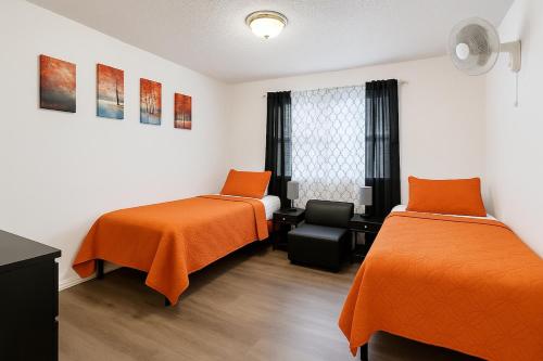 Fun-Filled Retreat Near Six Flags For 15 People in Arlington, USA