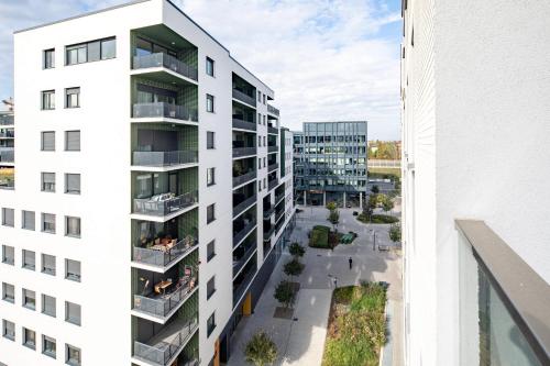 Balcony - Central - Super Comfy - image 3