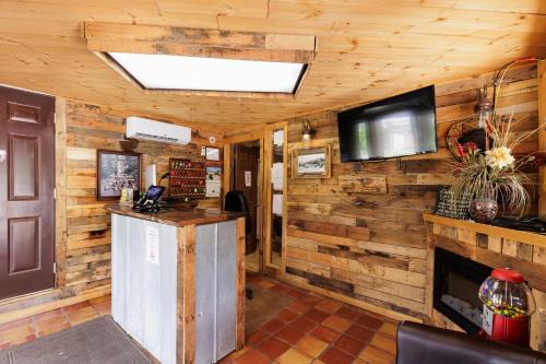 Előcsarnok, Qualla Cabins and Motel Cherokee near Casino in Cherokee (Észak-Karolina)