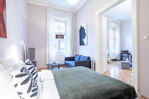 Modern Central Smart Home - image 9