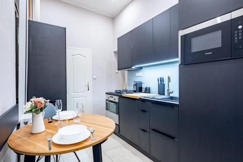 Modern Central Smart Home - image 13