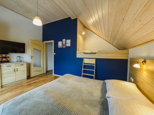 1 double bed, 1 sofa bed