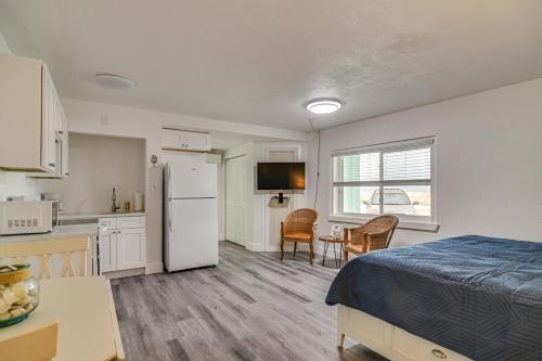 Idyllic Pass-A-Grille Studio - Walk to the Beach! in St Pete Beach, USA