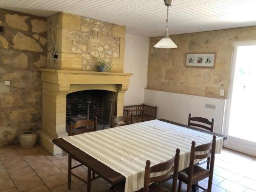 Grande maison de charme en pierre in Saint-Médard-de-Mussidan