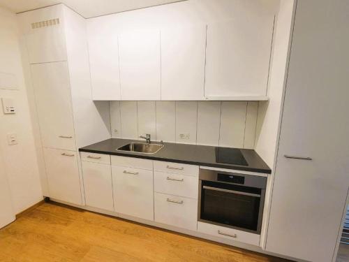Zurich City Center Apartments next to Zurich HB Main Train Station LA - Self Checkin, Zürich (photo 6)