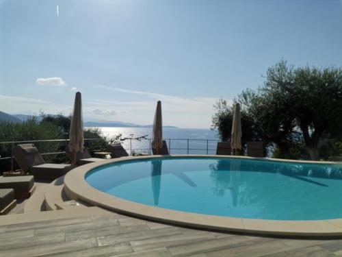 Deluxe Suite with Sea View (Building 2 - Helios and Building 3 - Anemos) image 4