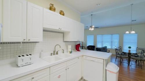Adorable 1BR condo at Magnolia North - image 3