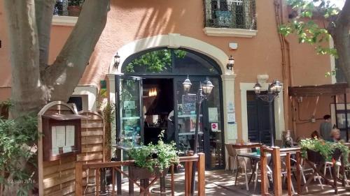 مطعم, Chambres d'Hotes Le Mimosa in سان ساتورنين دي لوسيان