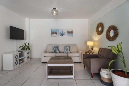 WLR3 - 1BR near Palm Beach - White Lotus Retreat, Palm-Eagle Beach (photo 6)