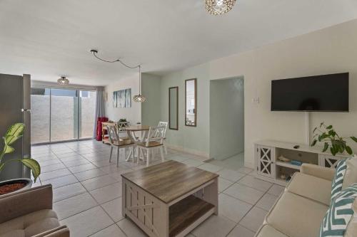 WLR3 - 1BR near Palm Beach - White Lotus Retreat, Palm-Eagle Beach (photo 8)