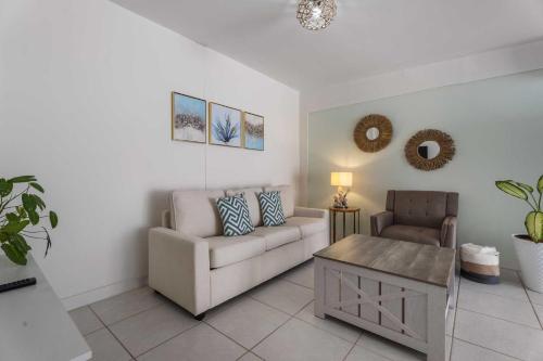 WLR3 - 1BR near Palm Beach - White Lotus Retreat, Palm-Eagle Beach (photo 9)