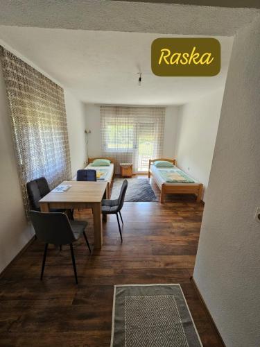 Omar, Una & Raska Apartmani in Orašac