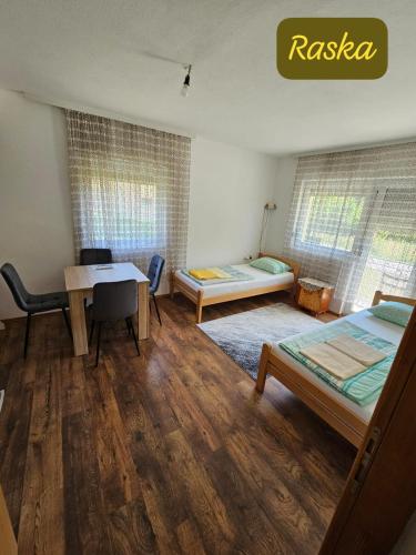 Omar, Una & Raska Apartmani in Orašac