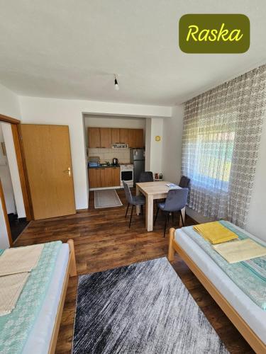 Omar, Una & Raska Apartmani in Orašac
