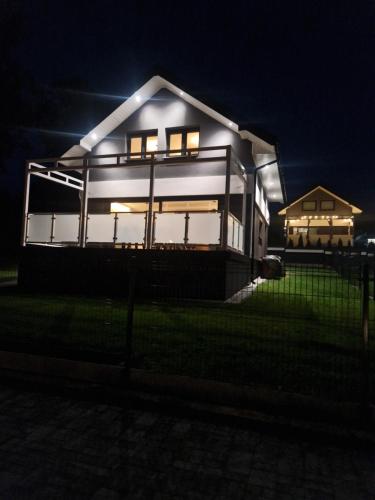 Domy na Roztoczu Aleja Lipowa B,G,J,K Sauna Jacuzzi Kajaki