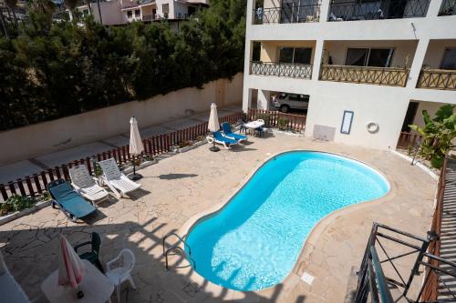 Apartment in Beautiful Village with Pool, Balcony Hillside and Sea Views, Pegeia (fotografie 5)
