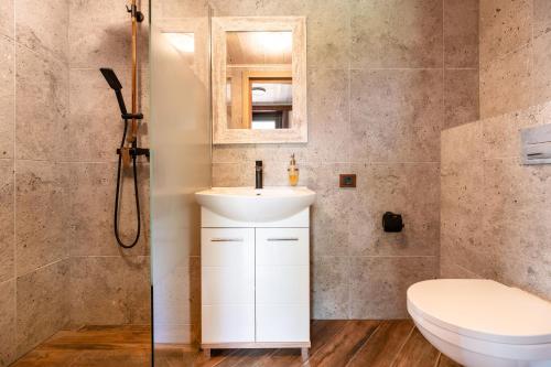 Galuonu vilos Ezero in 因圖爾克