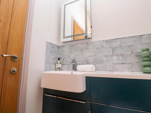 21 Alverton Street - image 2