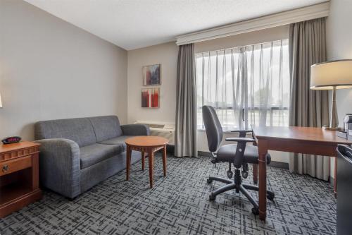 King Suite with Roll-In Shower and Balcony - Disability Access