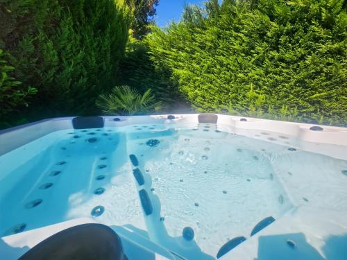 Kert, Maison Cosy Campagne, Terrasse & Spa in Touquin