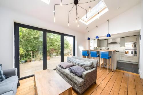 EEJs Luxe 5 Bed Home - Greenwich, Londra