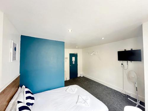 Double Room with Private Bathroom image 9