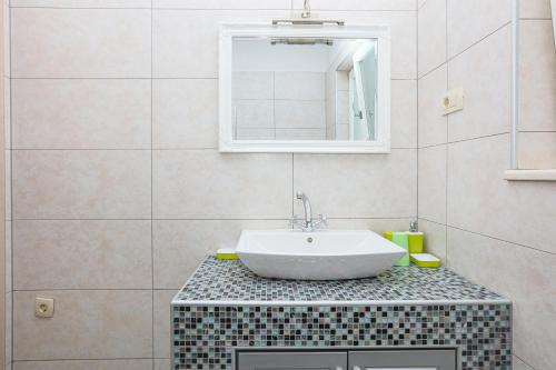 Two-Bedroom Apartment with Terrace image 10