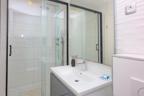 Ванна кімната, Apartments by the sea Razanj, Rogoznica - 24569 in Рогозніца