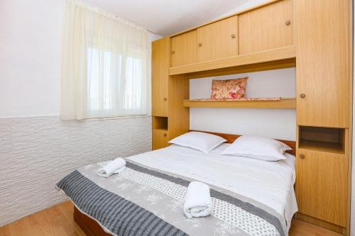 Two-Bedroom Apartment with Balcony room in Apartments with parking space Rogoznica - 24468