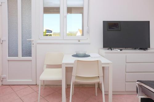 Studio with Terrace image 4